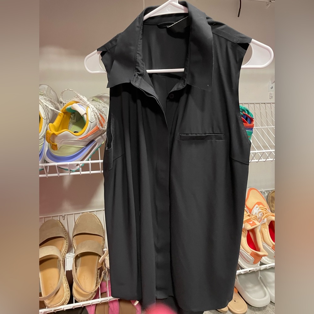 Athleta sleeveless button up shirt